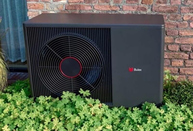 Bulex Genia Air Classic lucht/water warmtepomp buitenunit bij woning