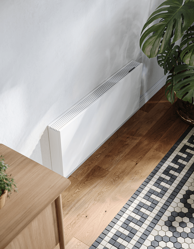 Jaga Strada Hybrid MM blanc installé au mur avec raccordement central